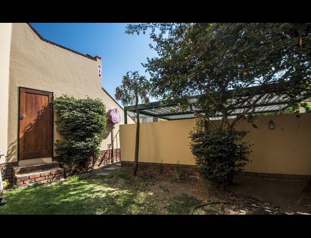 2 BEDROOM TOWNHOUSE RENTED IN NORTH RIDING
